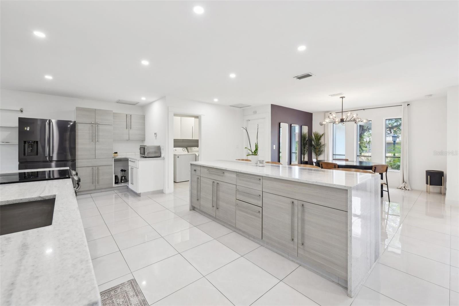 155 OLD TAMIAMI TRL, NAPLES, FL, 34110