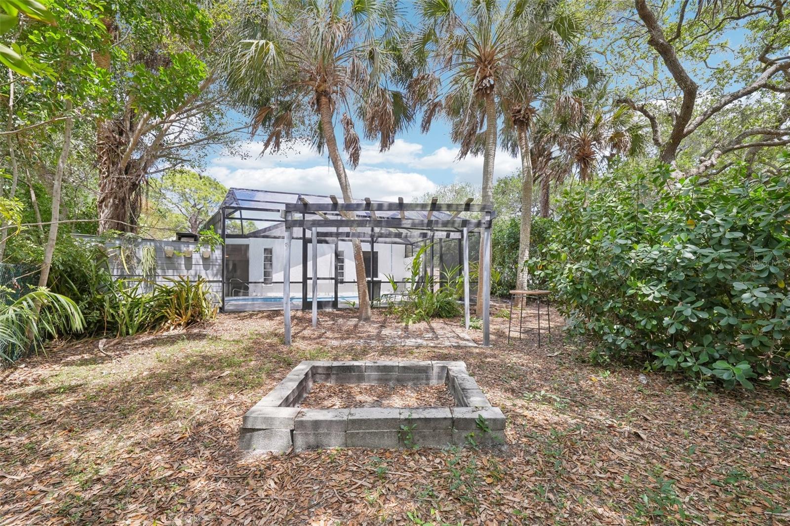 155 OLD TAMIAMI TRL, NAPLES, FL, 34110
