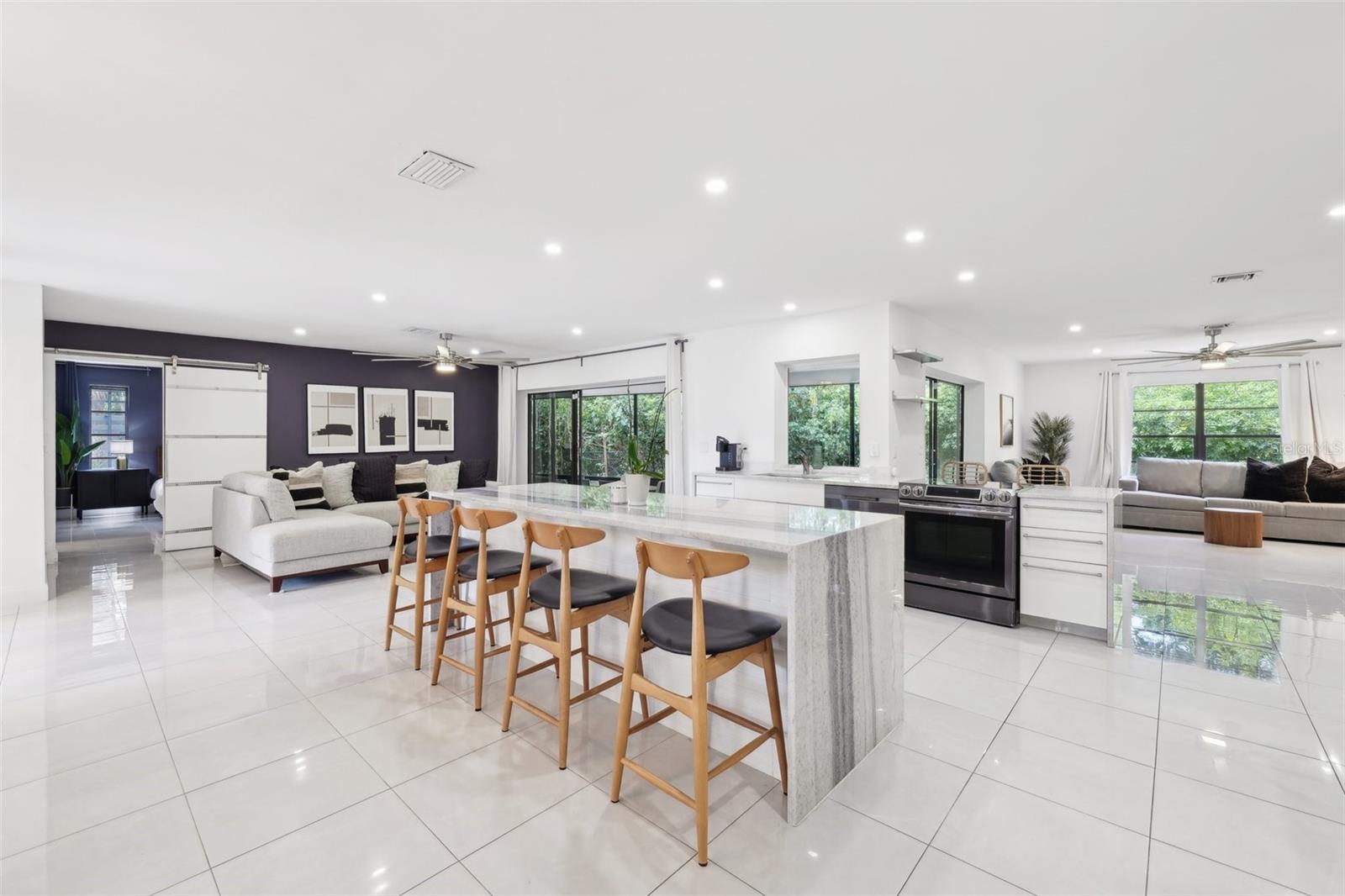 155 OLD TAMIAMI TRL, NAPLES, FL, 34110