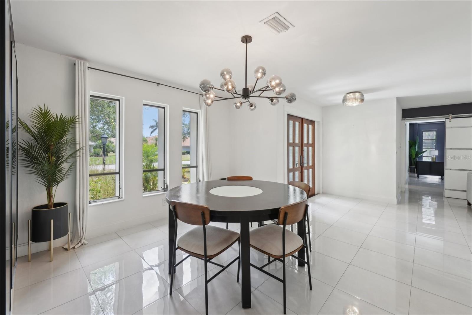 155 OLD TAMIAMI TRL, NAPLES, FL, 34110
