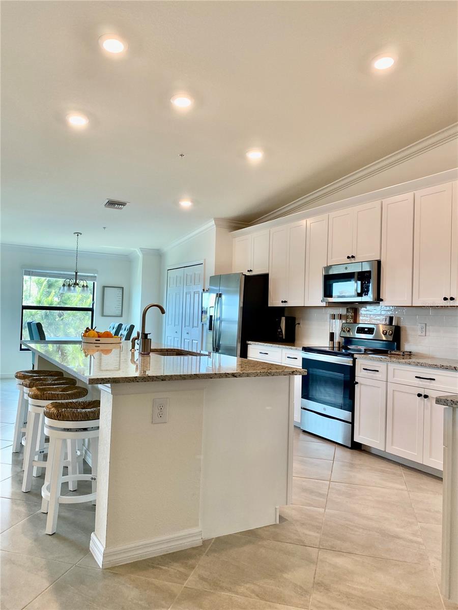 5710 PALMER CIR #203, BRADENTON, FL, 34211