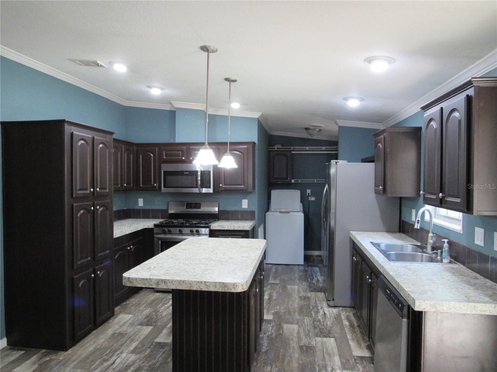 4141 ROUND LAKE RD, APOPKA, FL, 32712