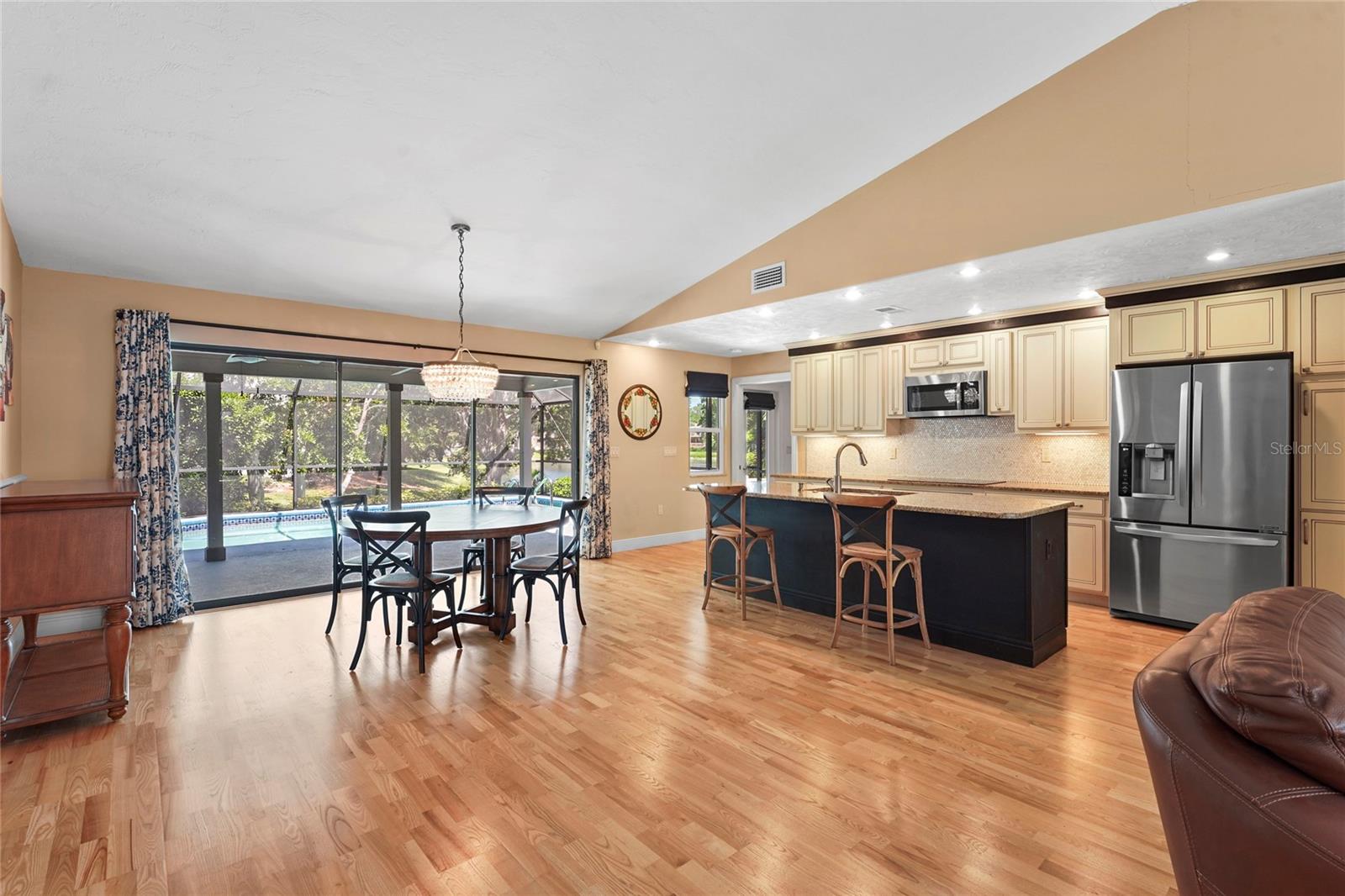 A4647225 Property Photo