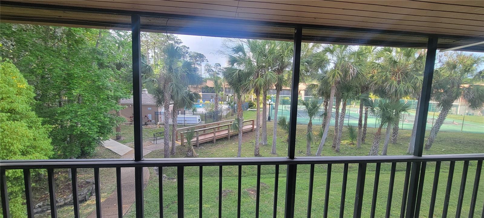 100 SWEETGUM WOODS CT #8D, DELTONA, FL, 32725