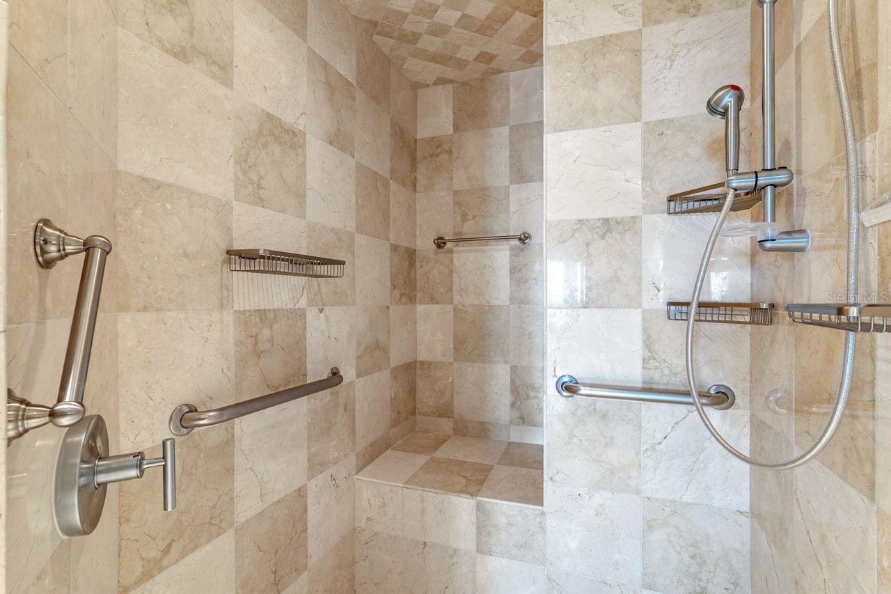 O6295899 Property Photo