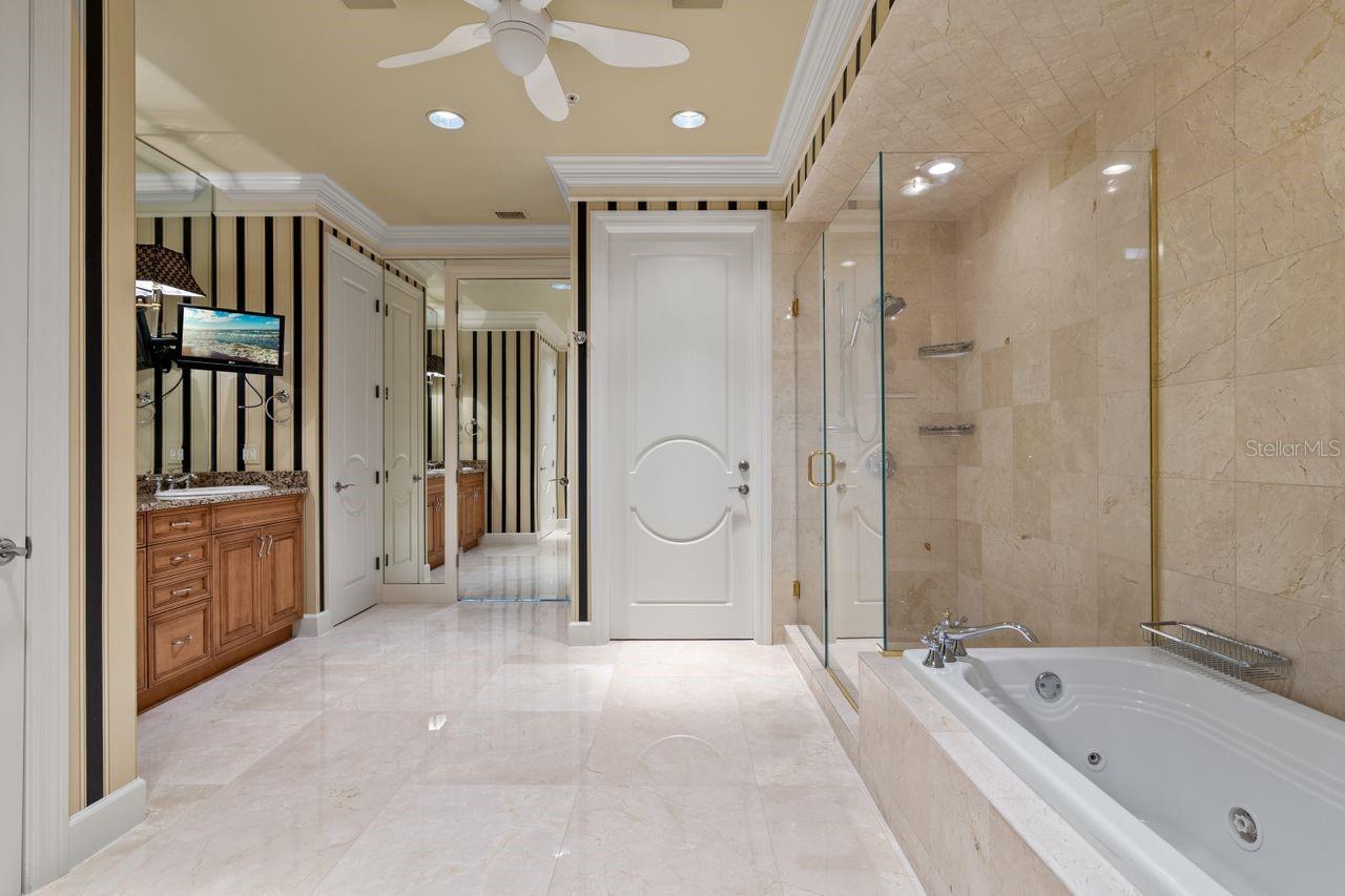 O6295899 Property Photo