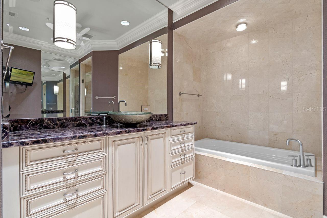 O6295899 Property Photo