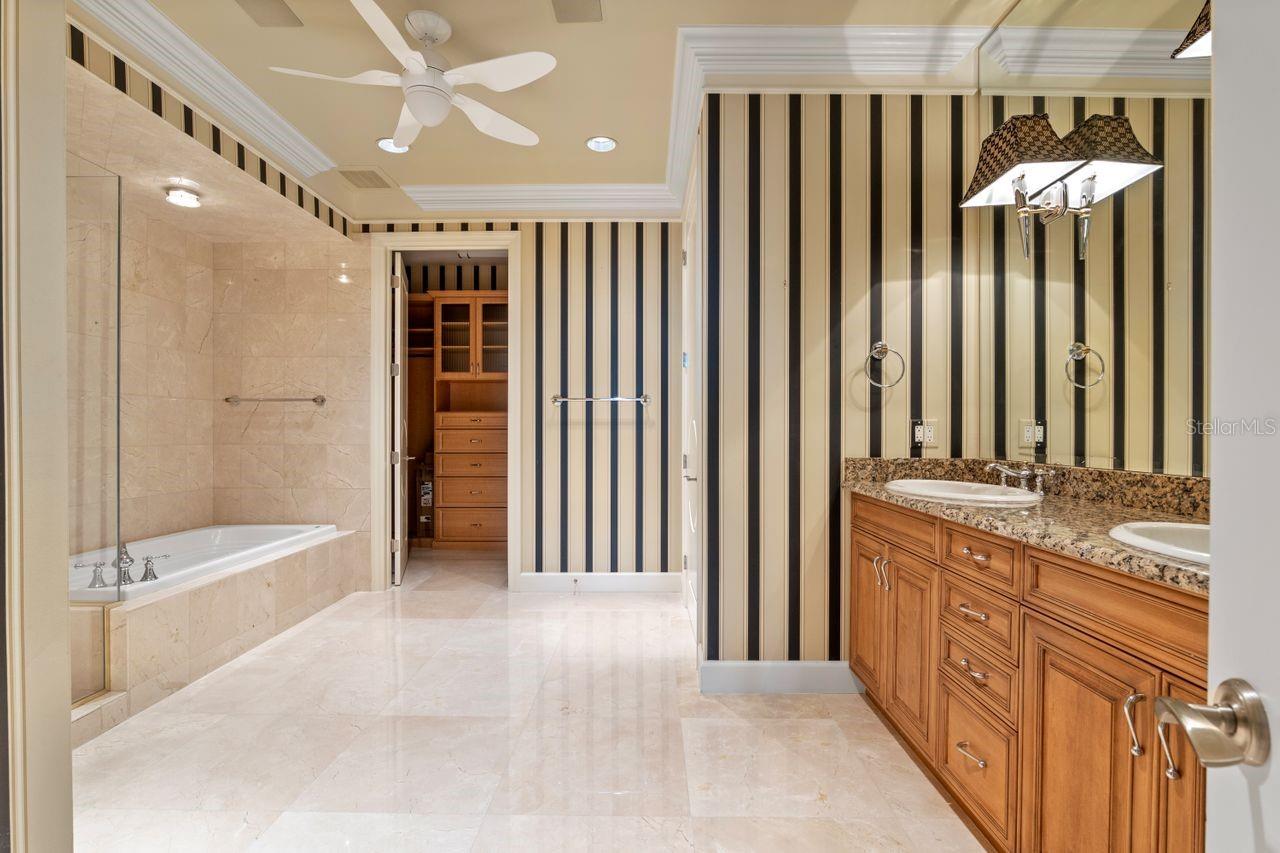 O6295899 Property Photo