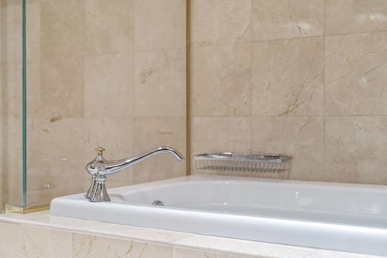 O6295899 Property Photo