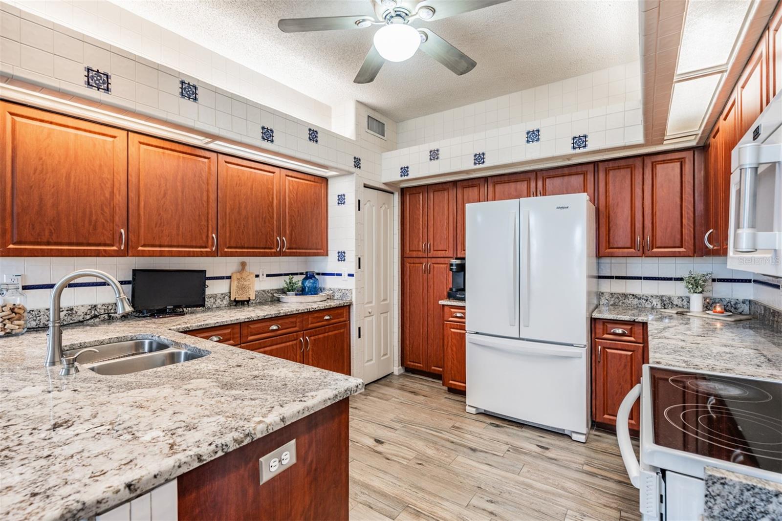 217 HEMINGWAY DR, OLDSMAR, FL, 34677