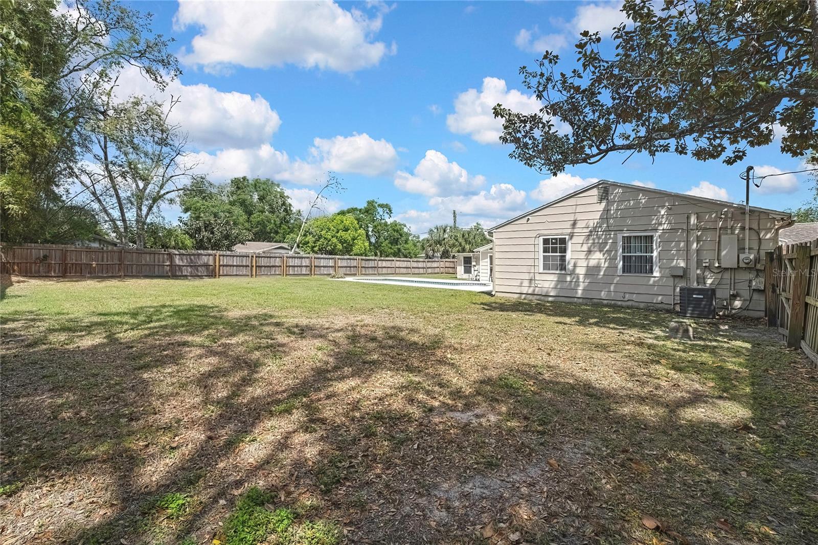 1401 MEADOWBROOK AVE W, TAMPA, FL, 33612