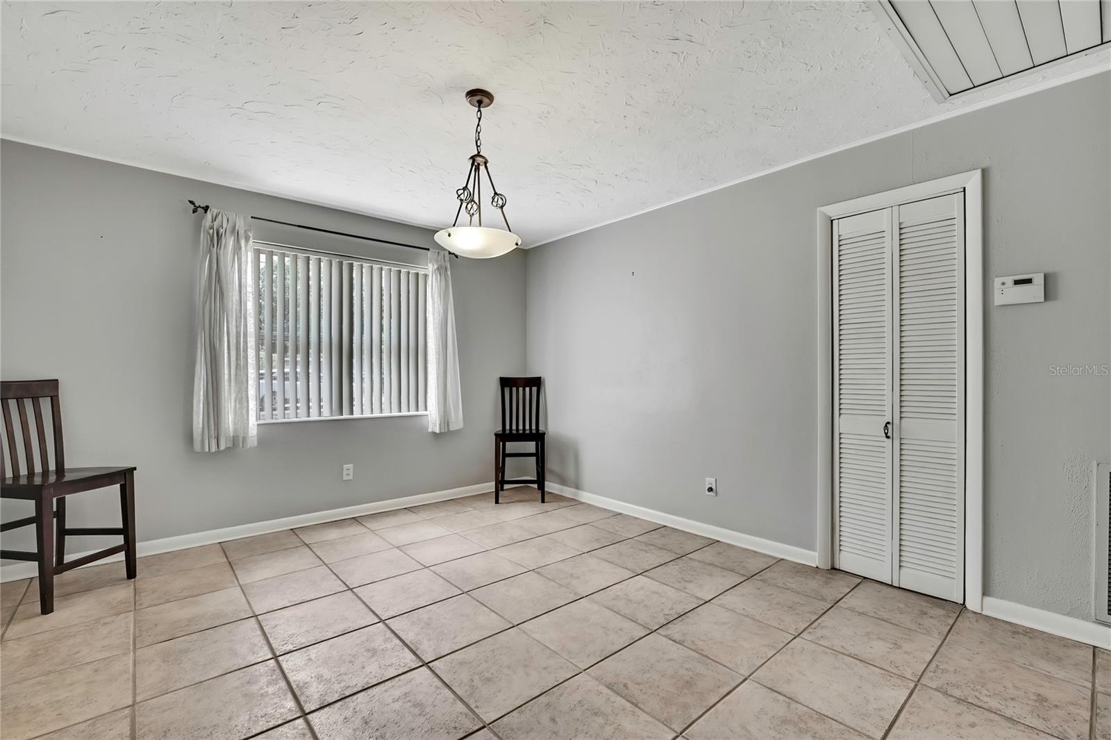 1401 MEADOWBROOK AVE W, TAMPA, FL, 33612