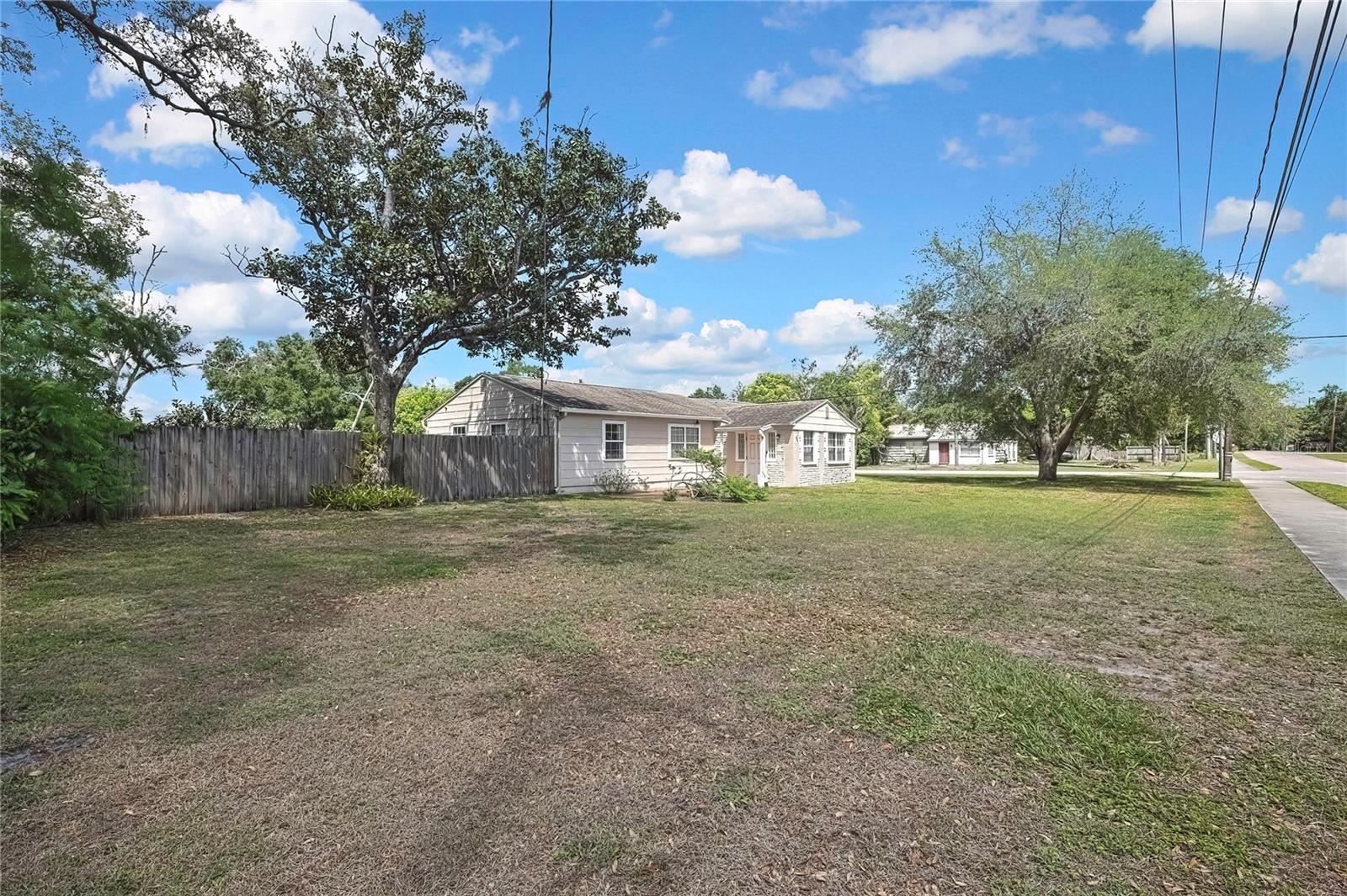 1401 MEADOWBROOK AVE W, TAMPA, FL, 33612