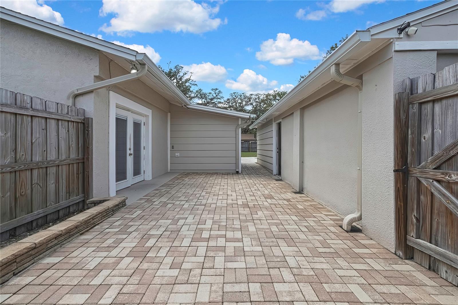 1401 MEADOWBROOK AVE W, TAMPA, FL, 33612