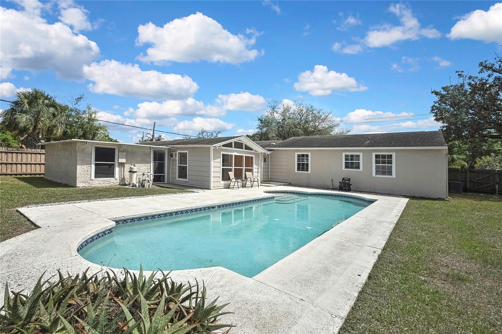 1401 MEADOWBROOK AVE W, TAMPA, FL, 33612