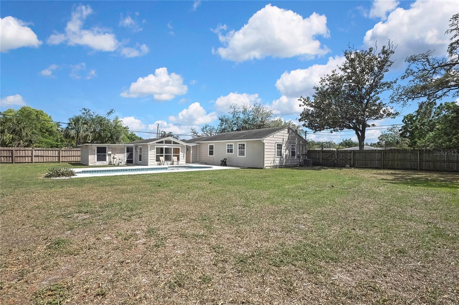 1401 MEADOWBROOK AVE W, TAMPA, FL, 33612