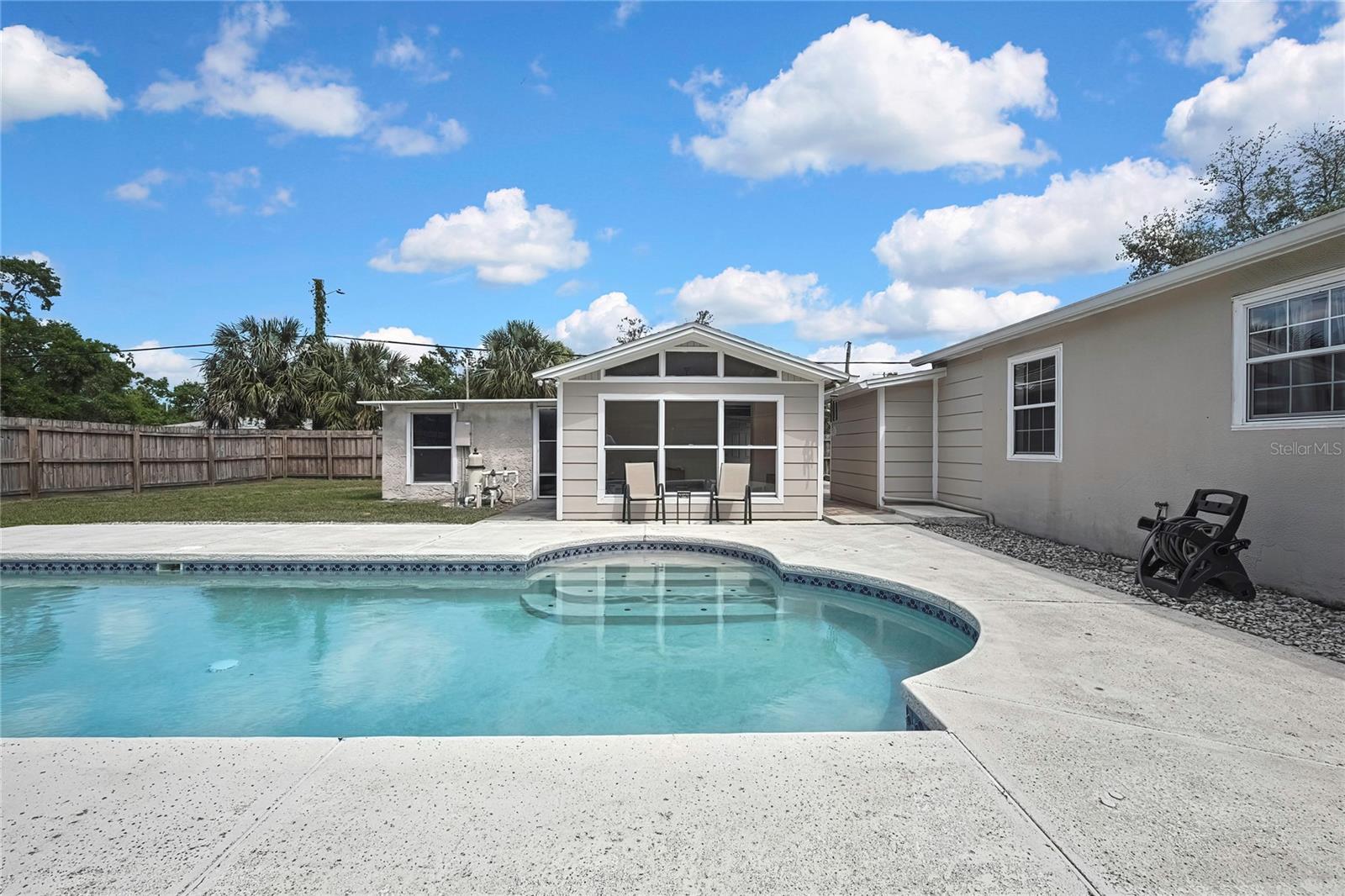1401 MEADOWBROOK AVE W, TAMPA, FL, 33612
