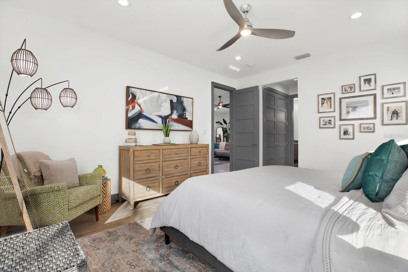 511 45TH AVE N, ST PETERSBURG, FL, 33703