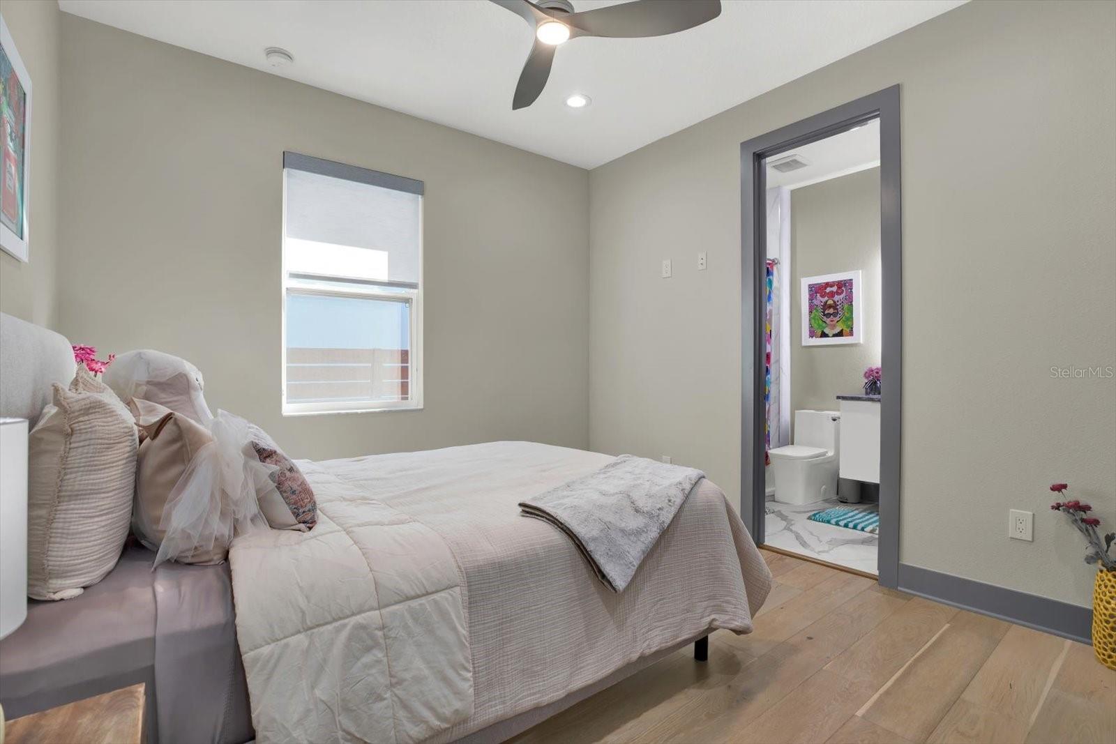 511 45TH AVE N, ST PETERSBURG, FL, 33703