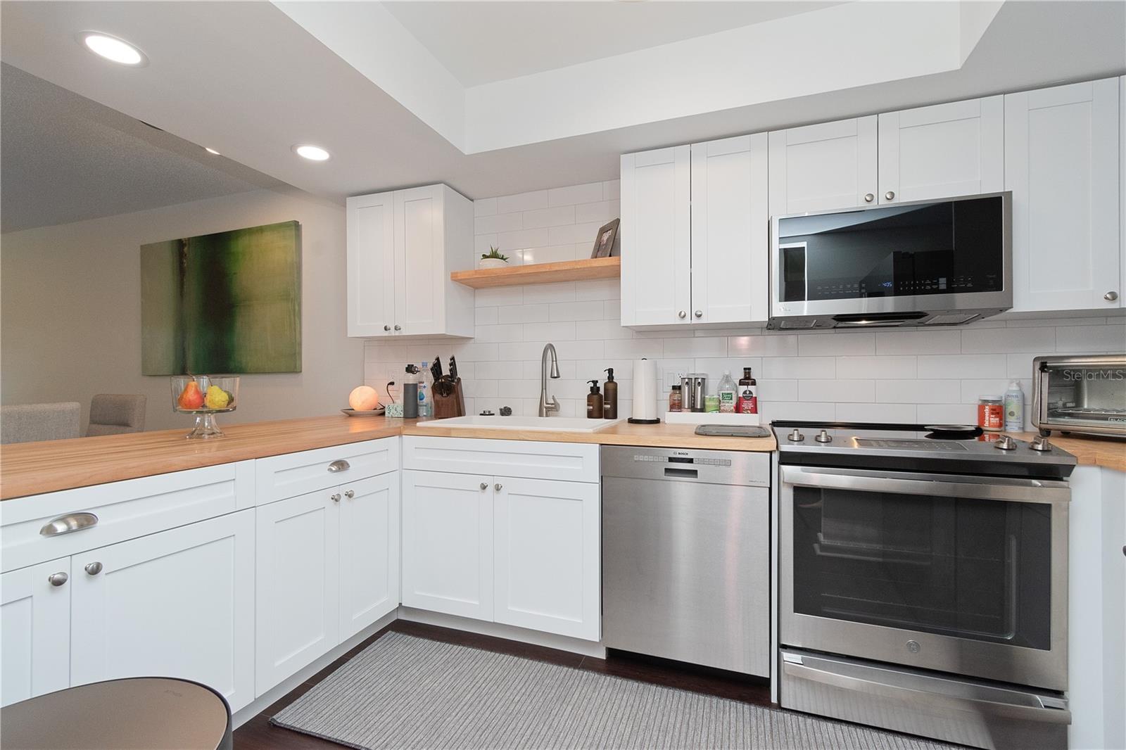 3810 N OAK DR #N61, TAMPA, FL, 33611