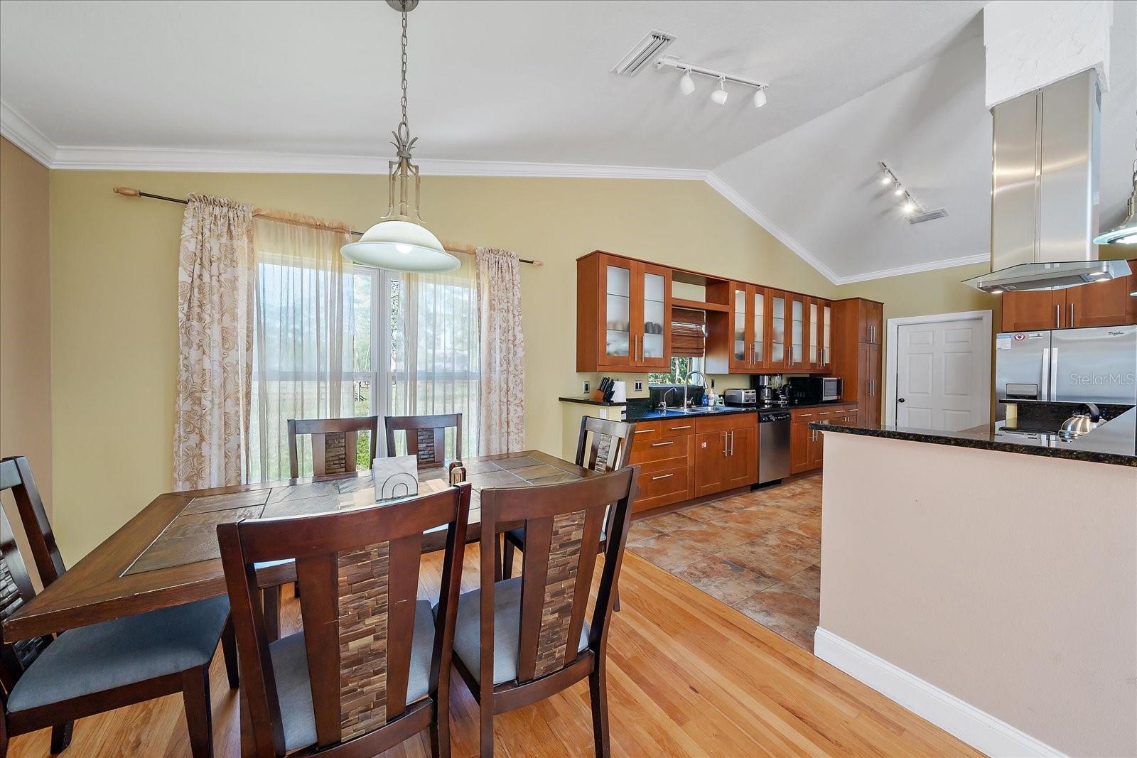 A4647243 Property Photo