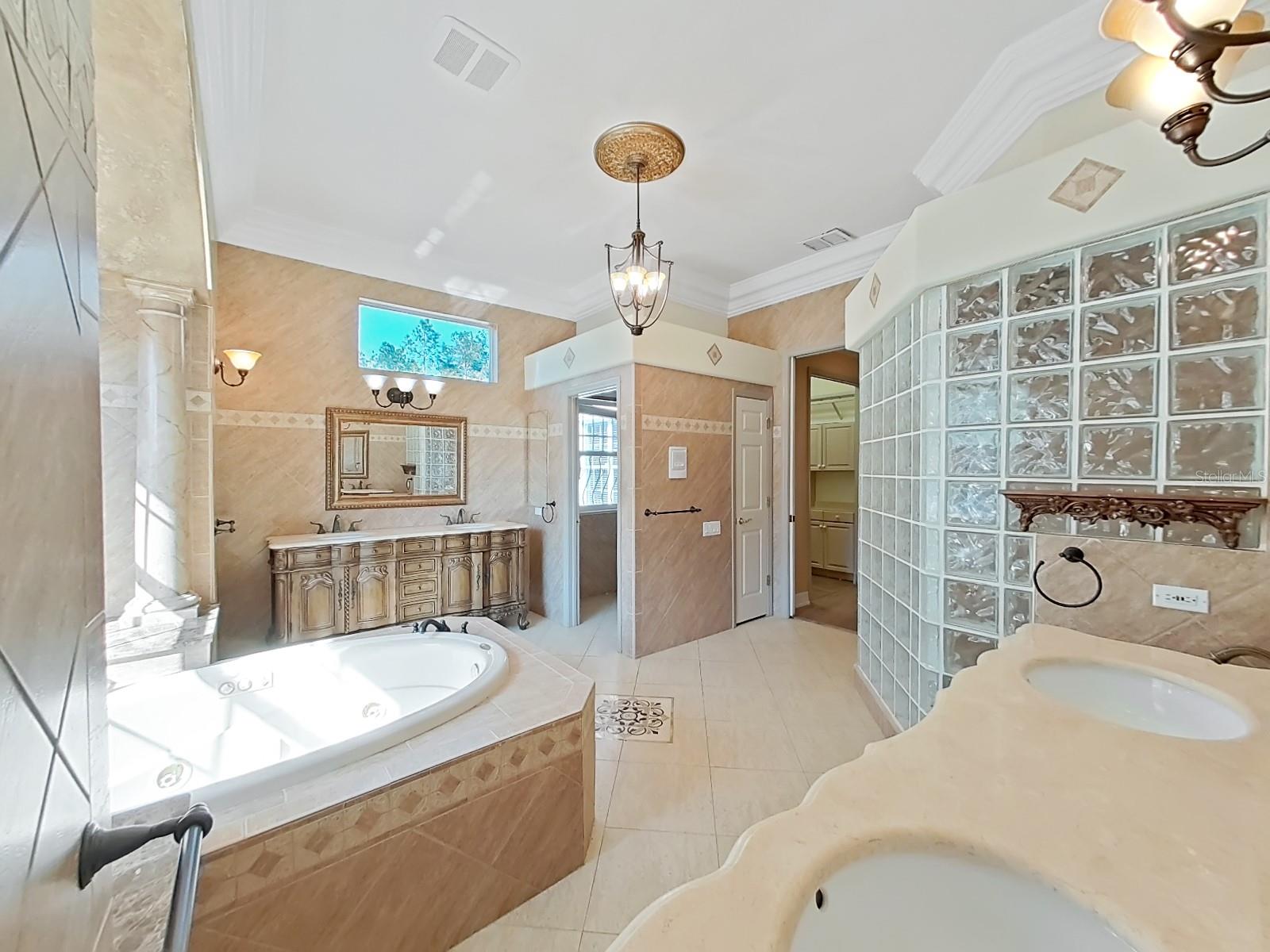 9460 BEARFOOT TRL, WEEKI WACHEE, FL, 34613