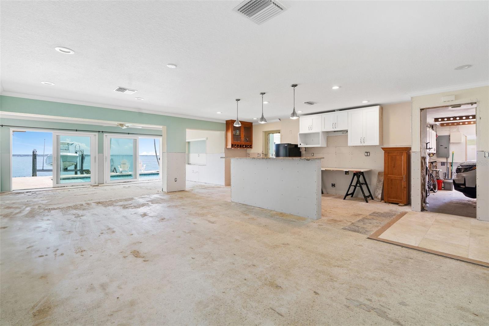 571 JOHNS PASS AVE, MADEIRA BEACH, FL, 33708