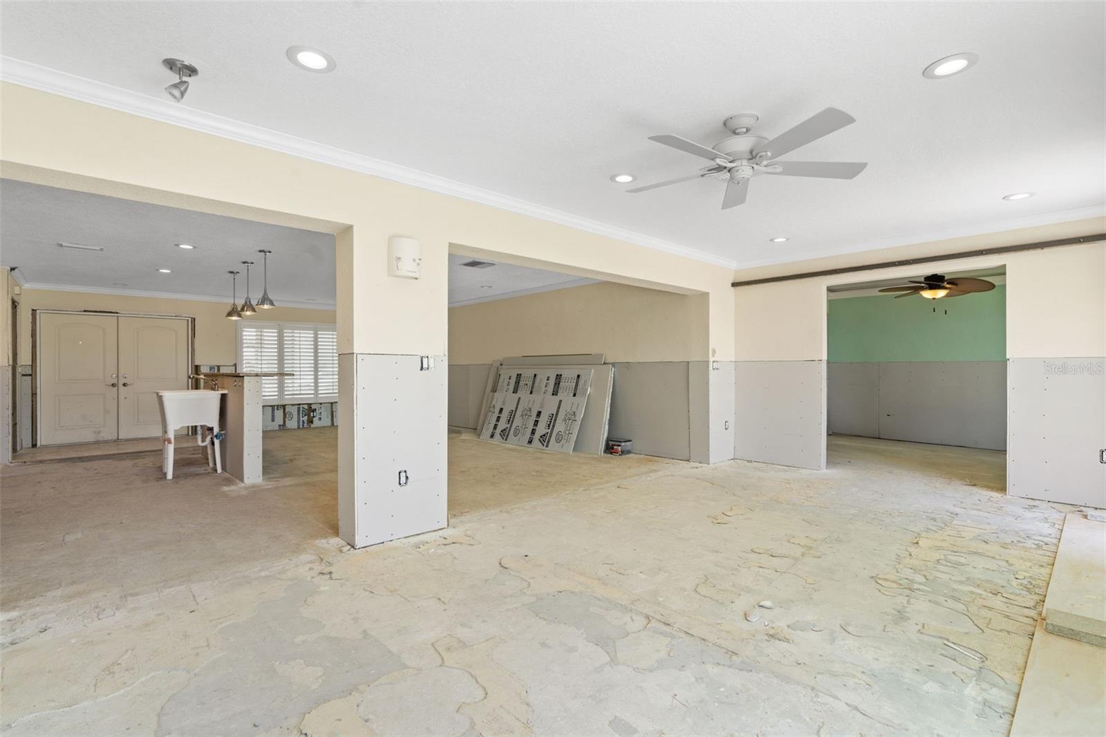 571 JOHNS PASS AVE, MADEIRA BEACH, FL, 33708