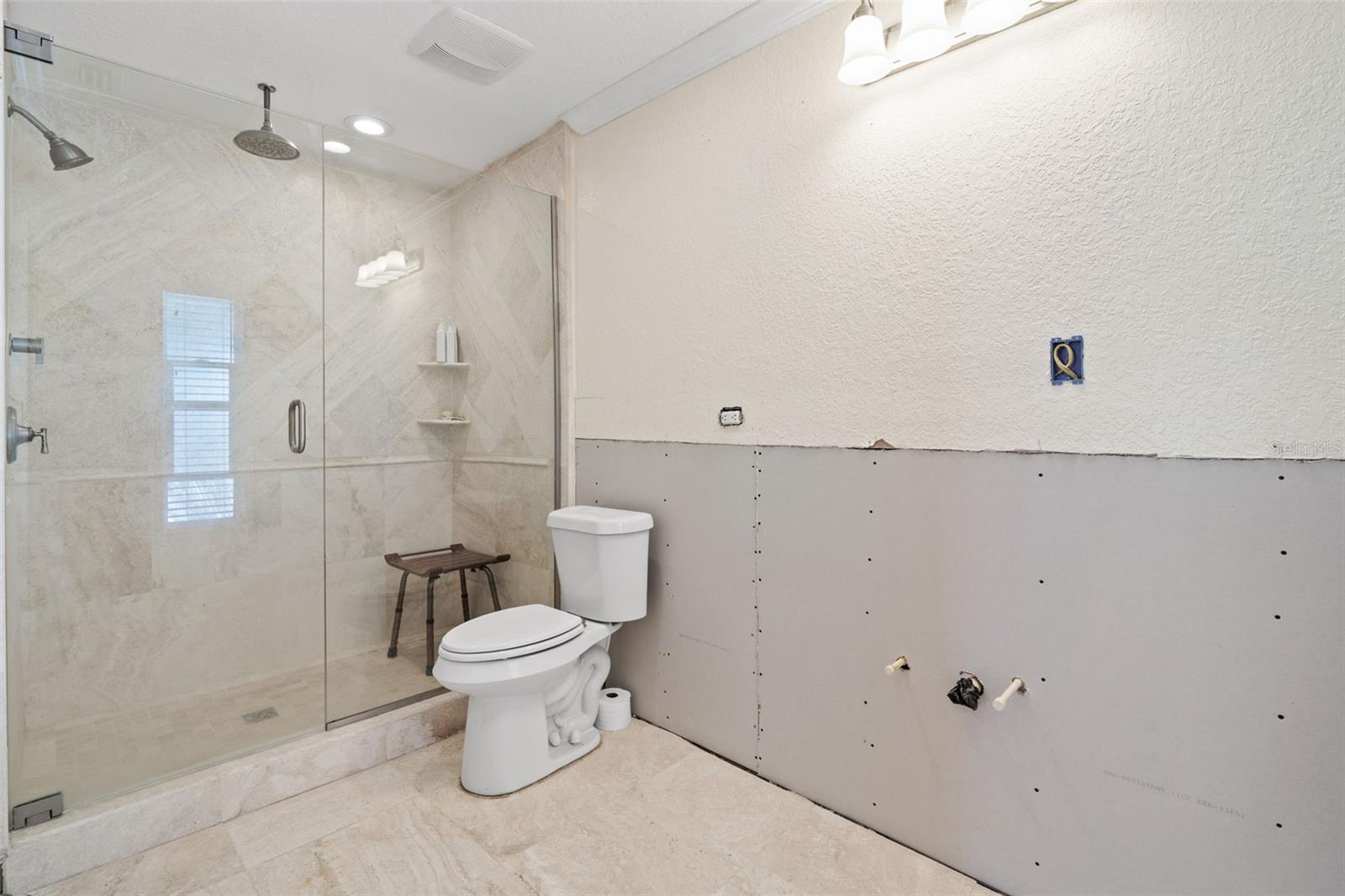 571 JOHNS PASS AVE, MADEIRA BEACH, FL, 33708