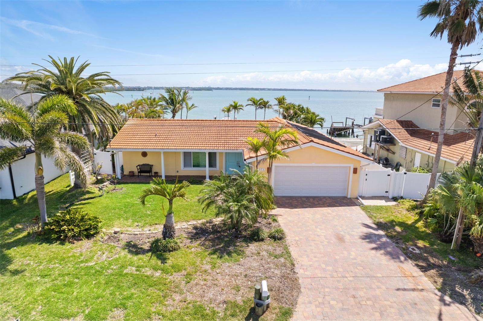 571 JOHNS PASS AVE, MADEIRA BEACH, FL, 33708