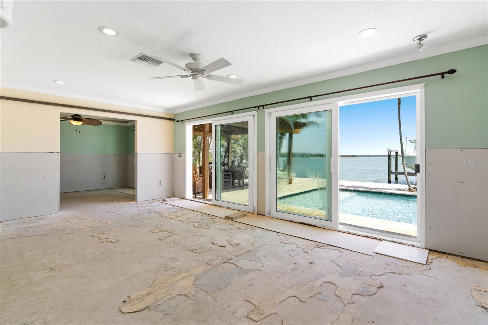 571 JOHNS PASS AVE, MADEIRA BEACH, FL, 33708