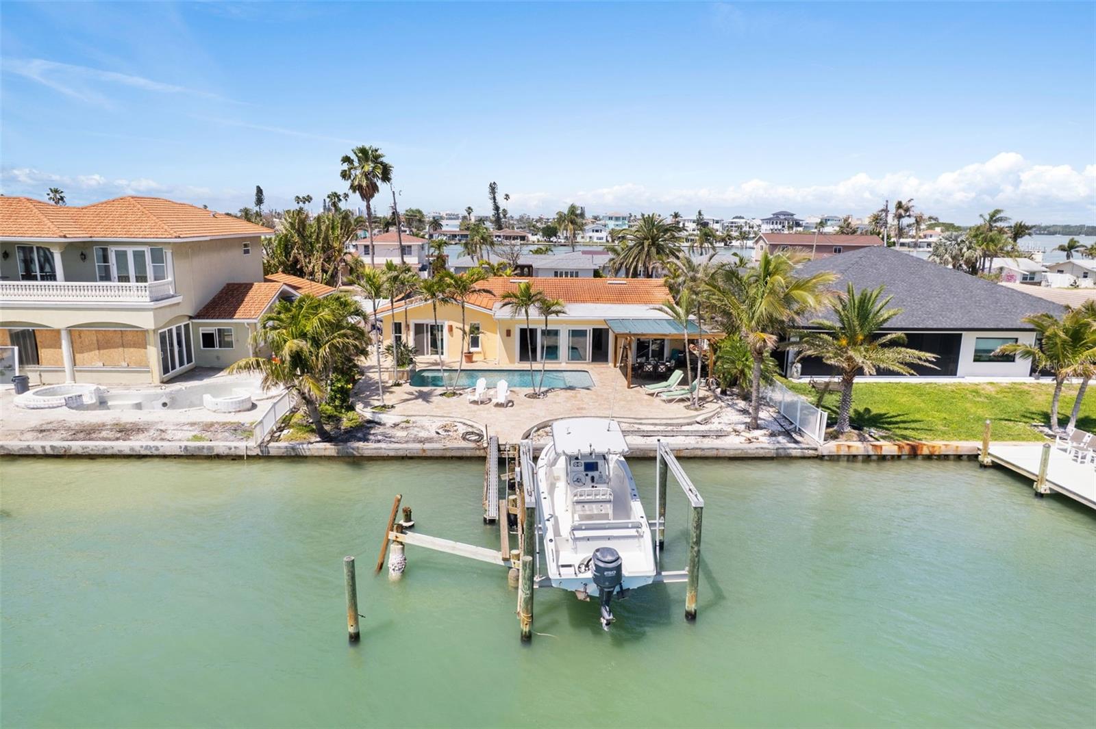 571 JOHNS PASS AVE, MADEIRA BEACH, FL, 33708