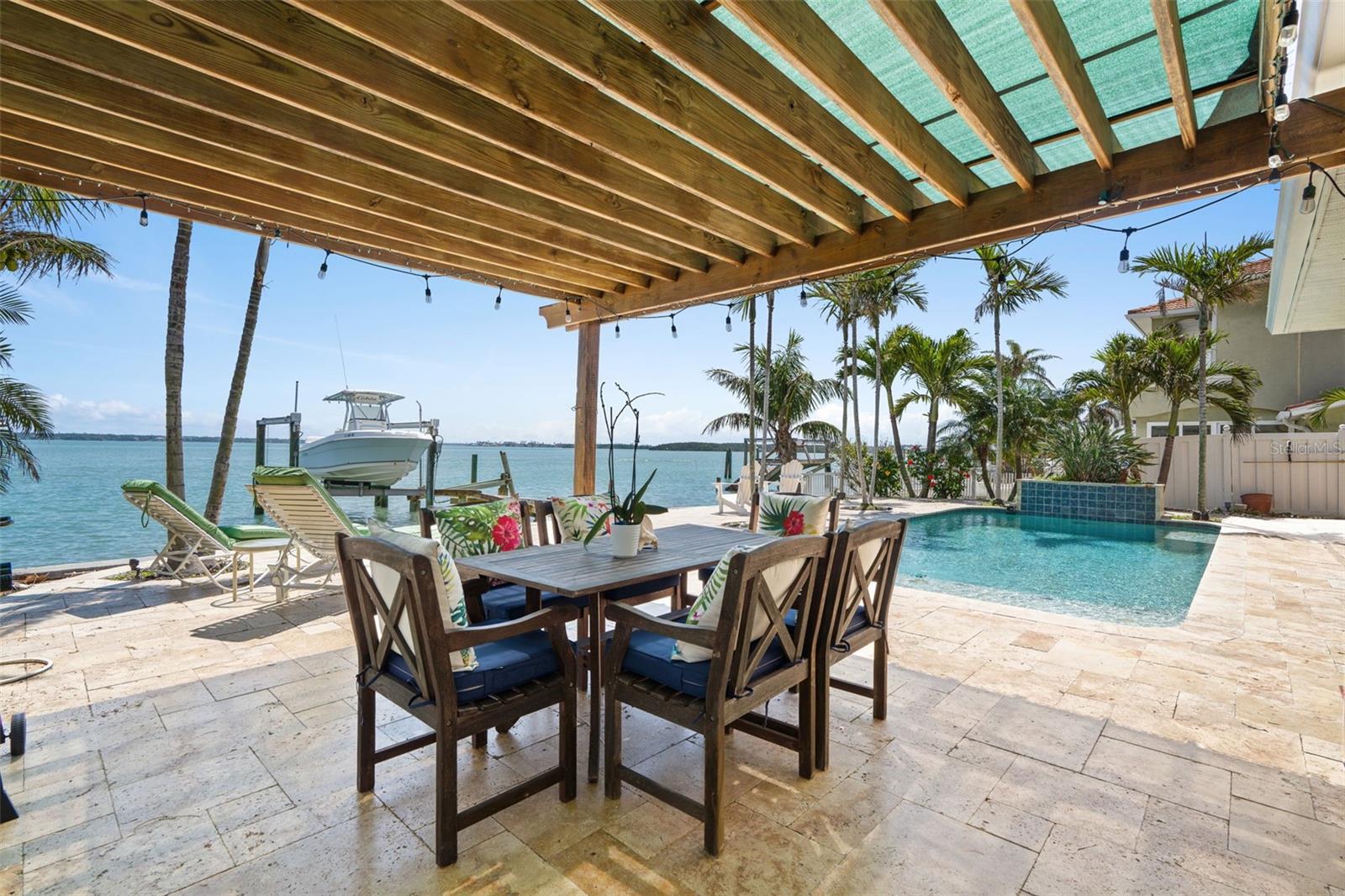 571 JOHNS PASS AVE, MADEIRA BEACH, FL, 33708