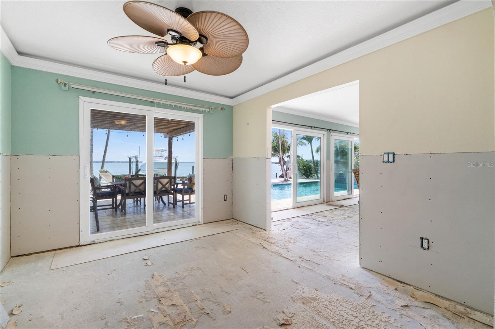 571 JOHNS PASS AVE, MADEIRA BEACH, FL, 33708