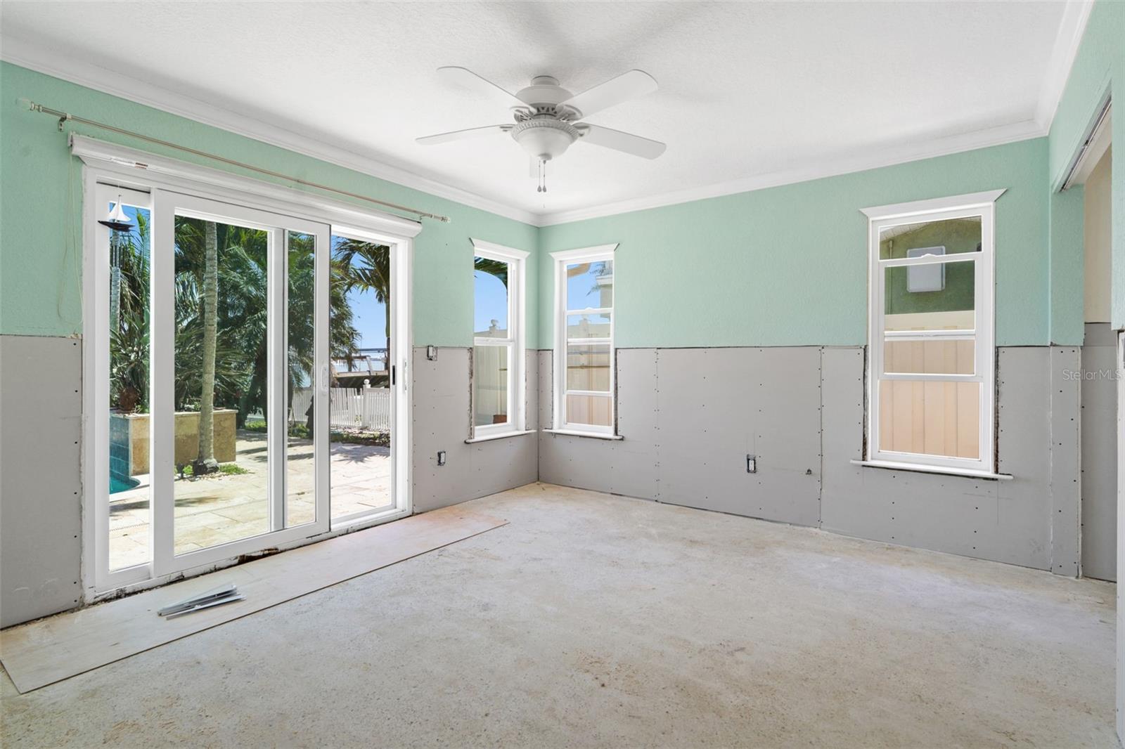 571 JOHNS PASS AVE, MADEIRA BEACH, FL, 33708