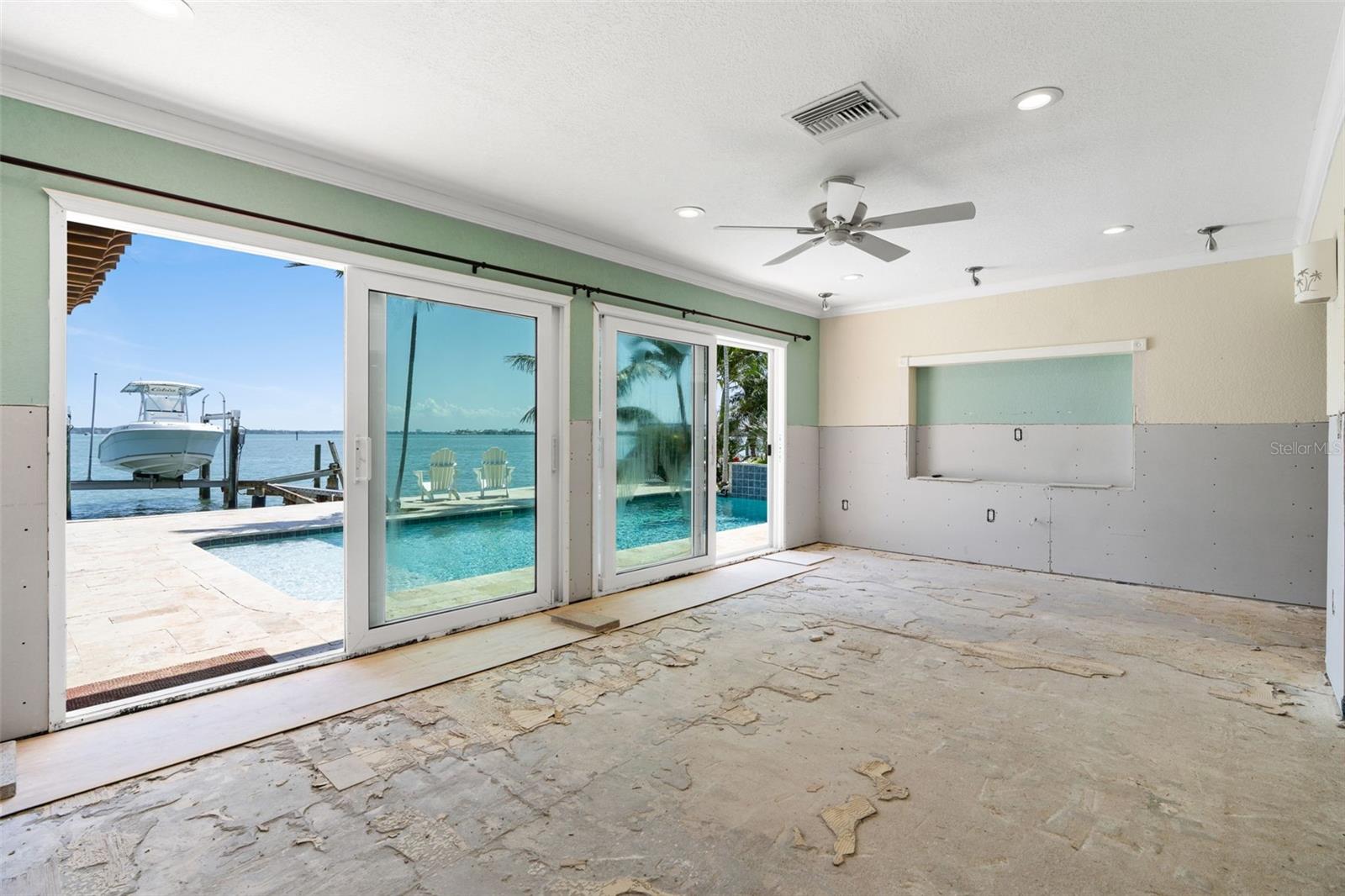 571 JOHNS PASS AVE, MADEIRA BEACH, FL, 33708