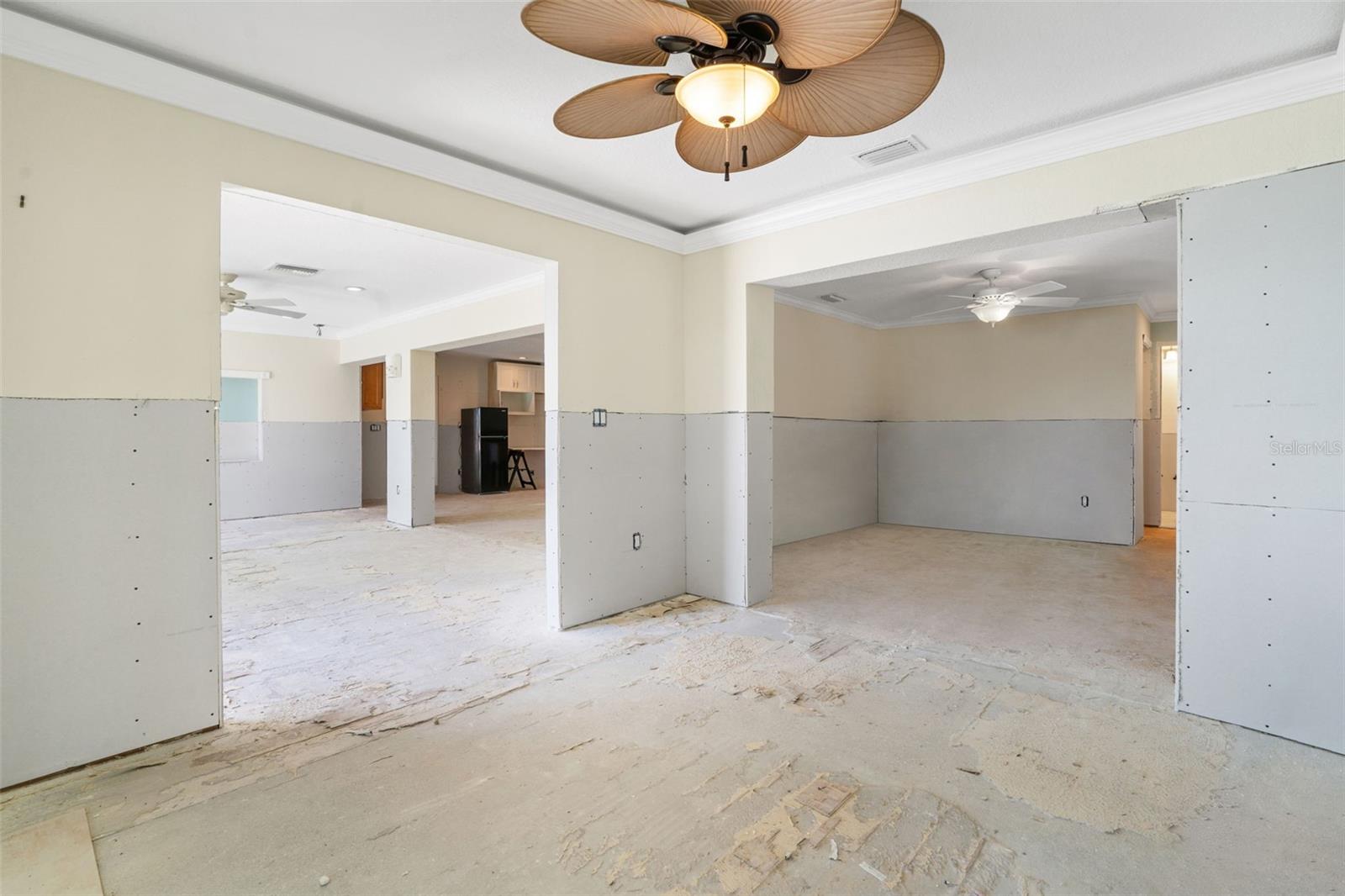 571 JOHNS PASS AVE, MADEIRA BEACH, FL, 33708