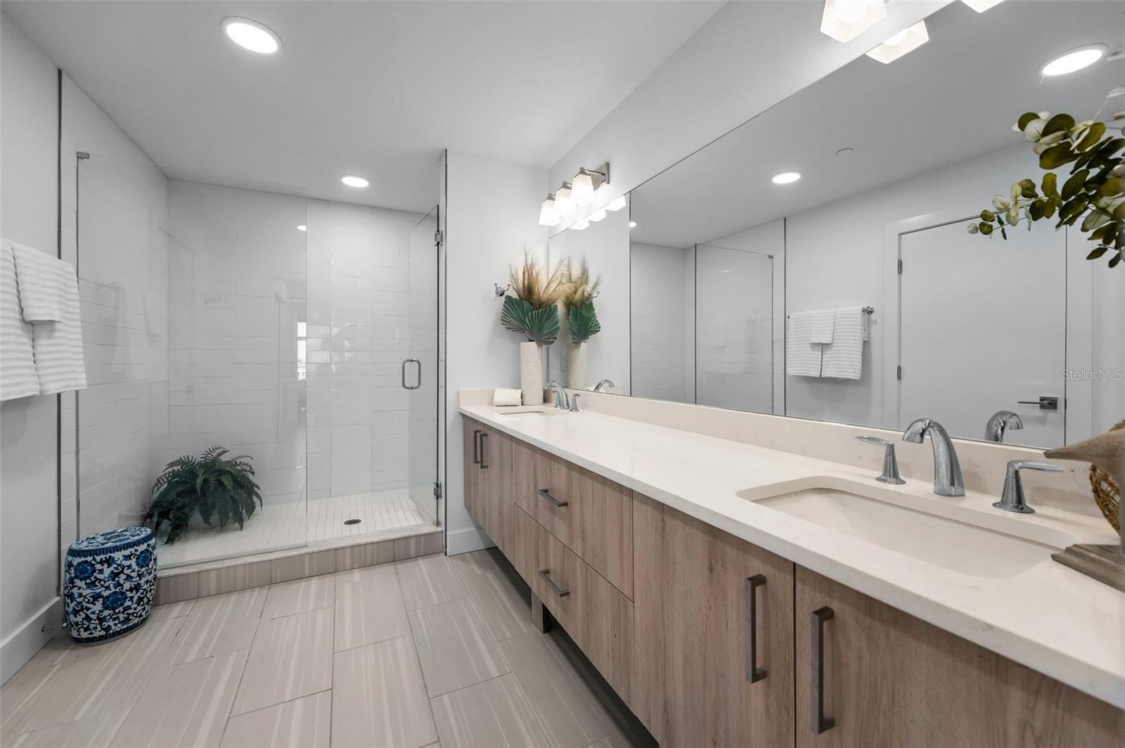 415 ISLAND WAY #205, CLEARWATER BEACH, FL, 33767