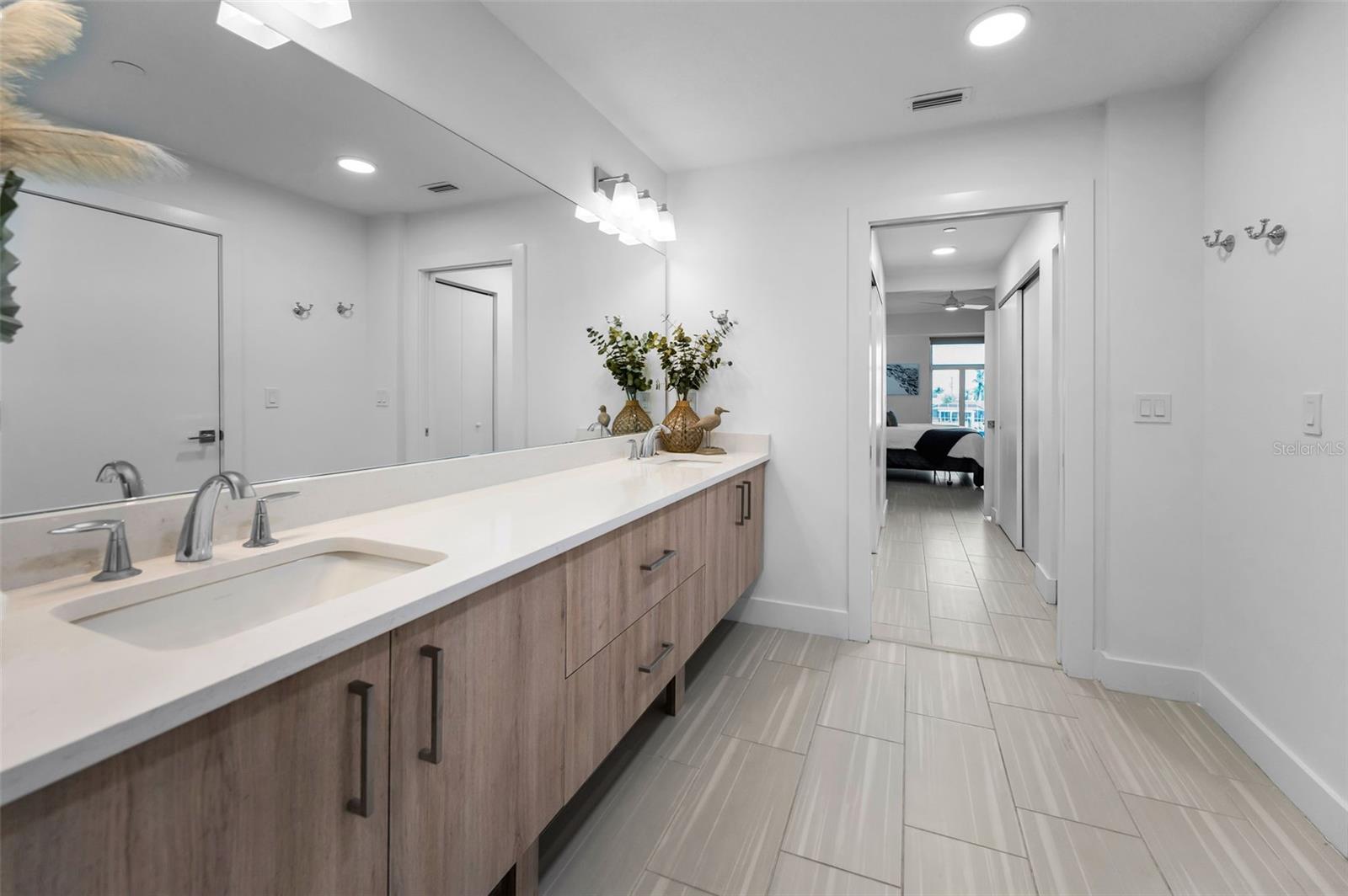 415 ISLAND WAY #205, CLEARWATER BEACH, FL, 33767