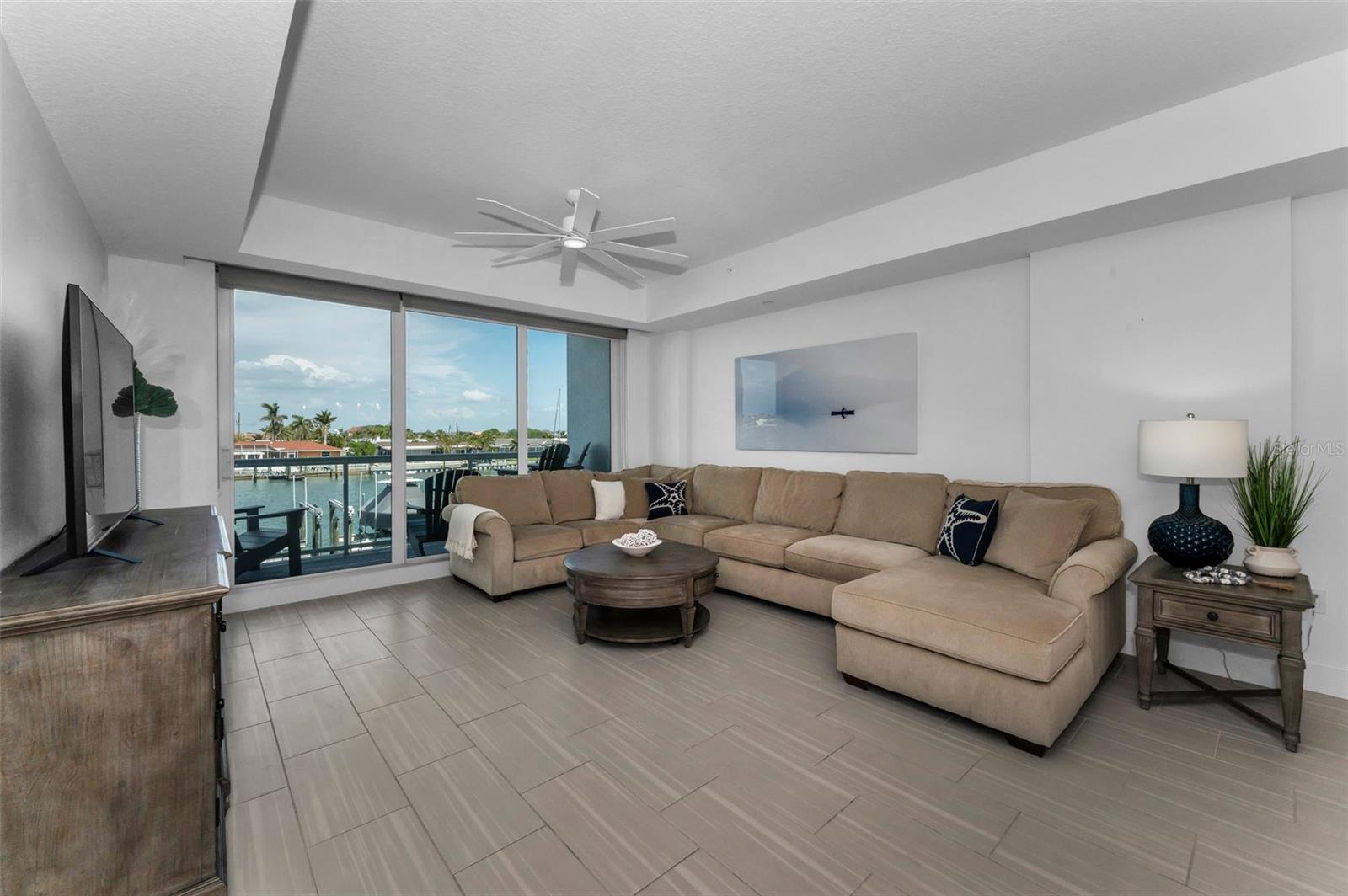 415 ISLAND WAY #205, CLEARWATER BEACH, FL, 33767
