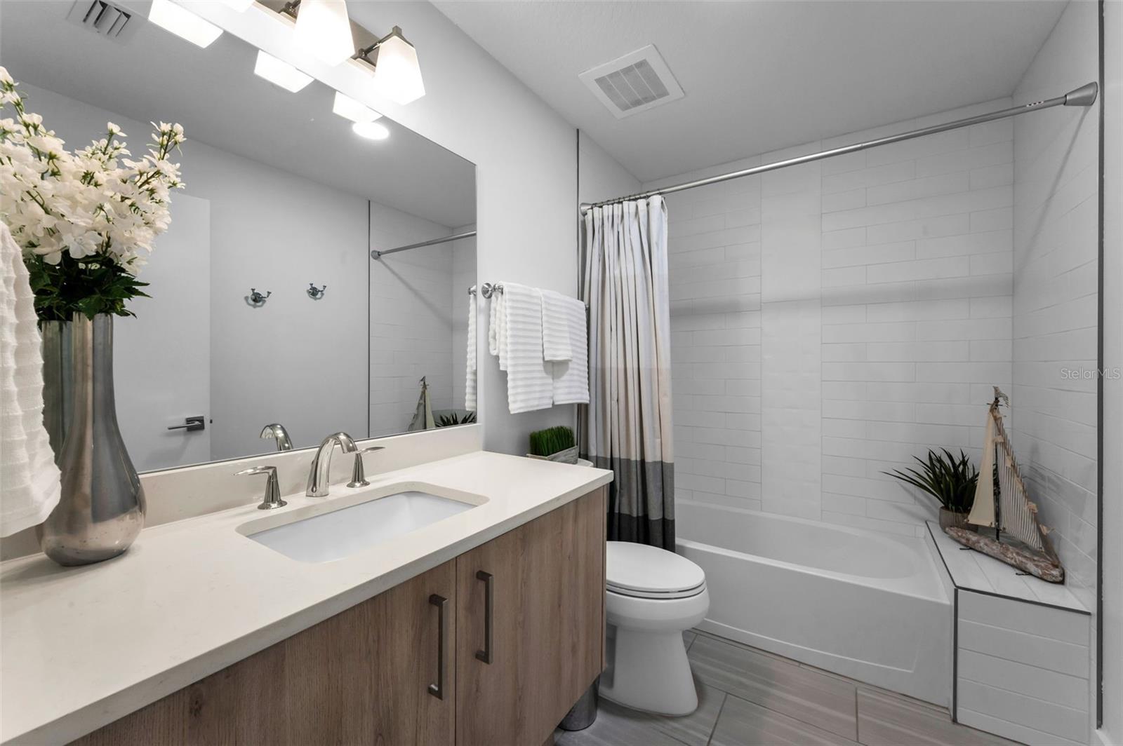 415 ISLAND WAY #205, CLEARWATER BEACH, FL, 33767