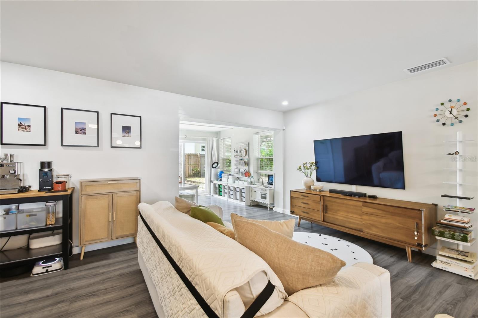 3202 W COACHMAN AVE, TAMPA, FL, 33611