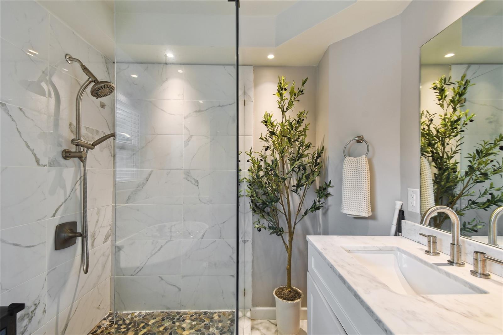 3202 W COACHMAN AVE, TAMPA, FL, 33611