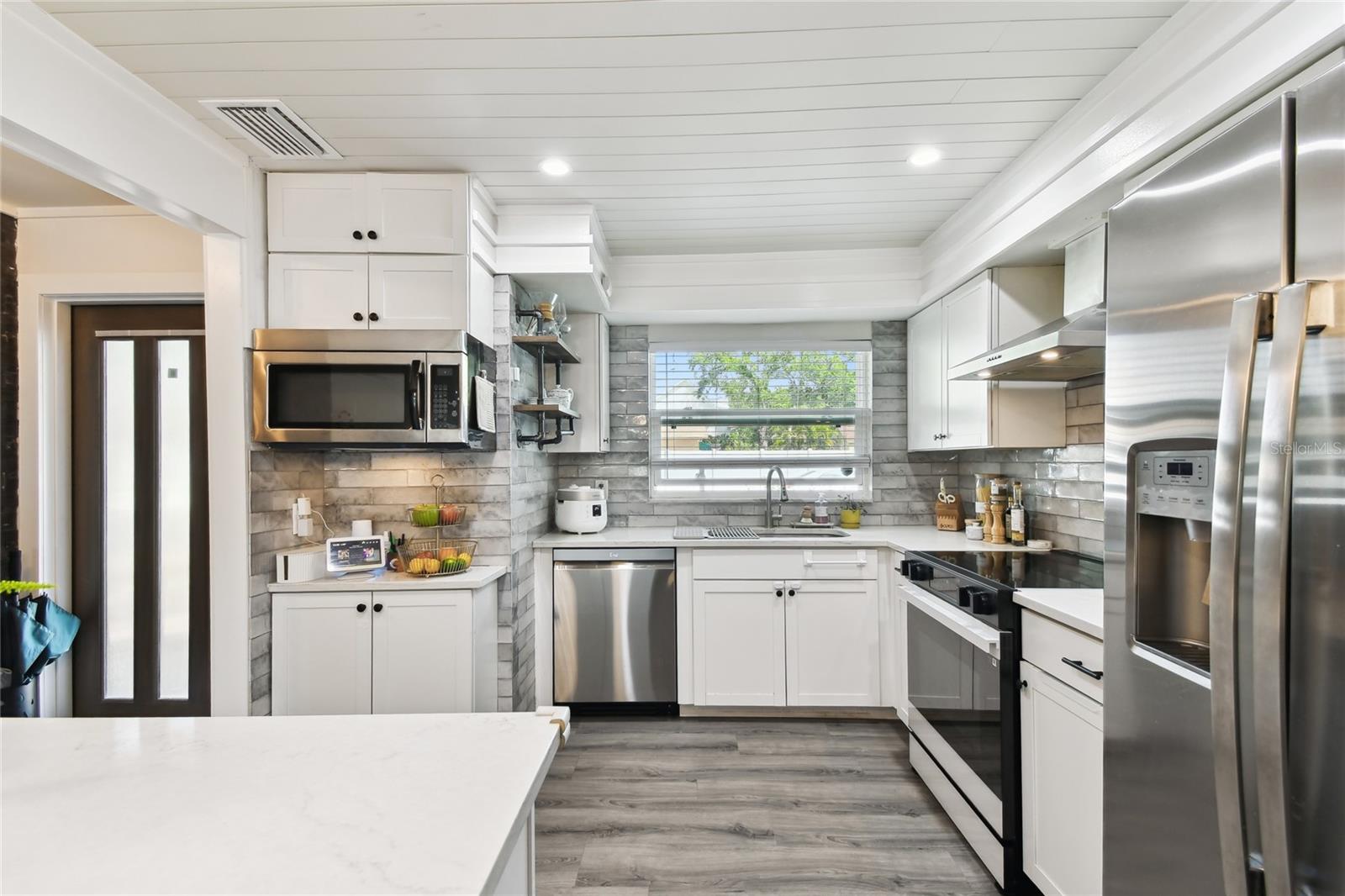 3202 W COACHMAN AVE, TAMPA, FL, 33611