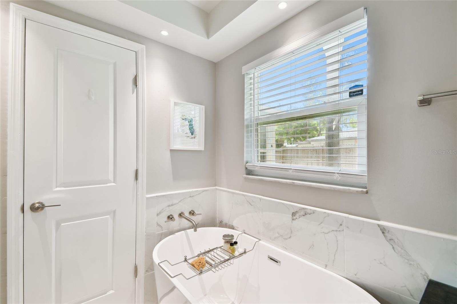 3202 W COACHMAN AVE, TAMPA, FL, 33611