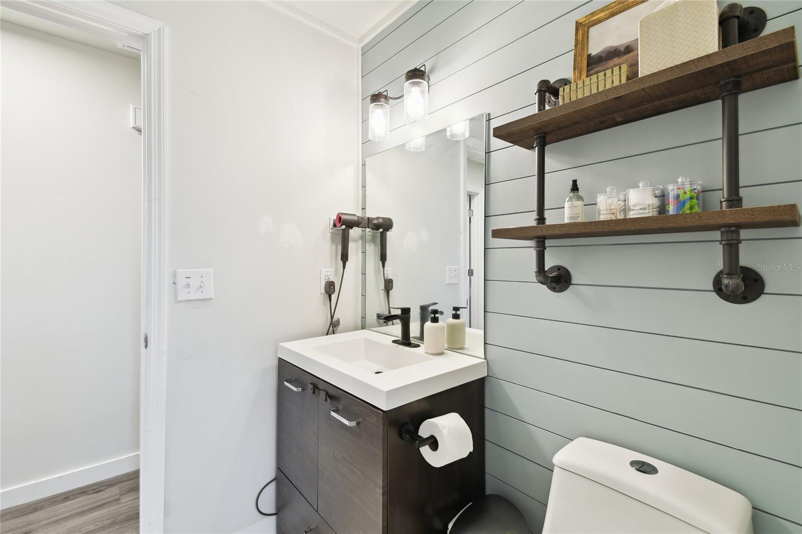 3202 W COACHMAN AVE, TAMPA, FL, 33611