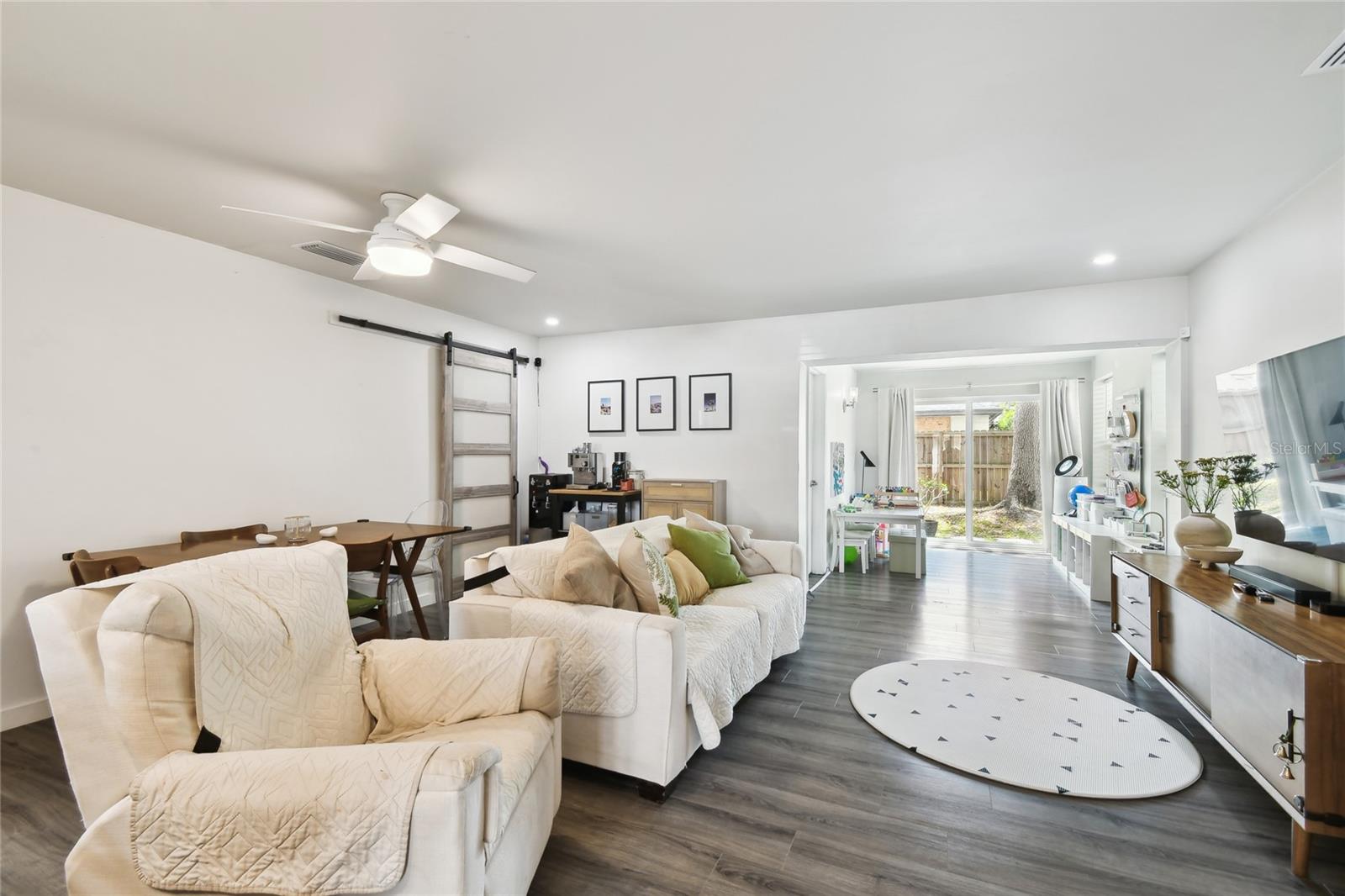 3202 W COACHMAN AVE, TAMPA, FL, 33611