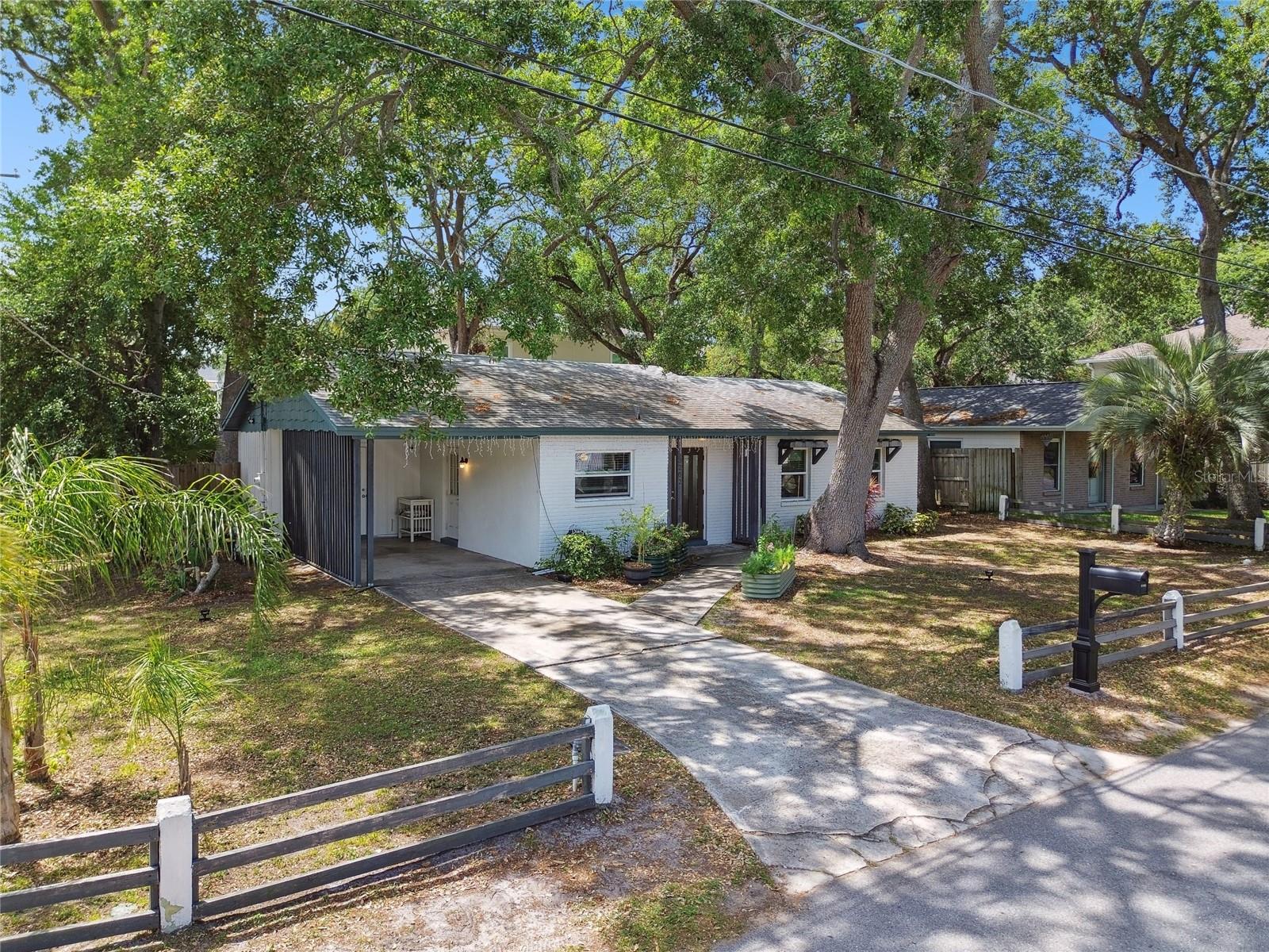 3202 W COACHMAN AVE, TAMPA, FL, 33611