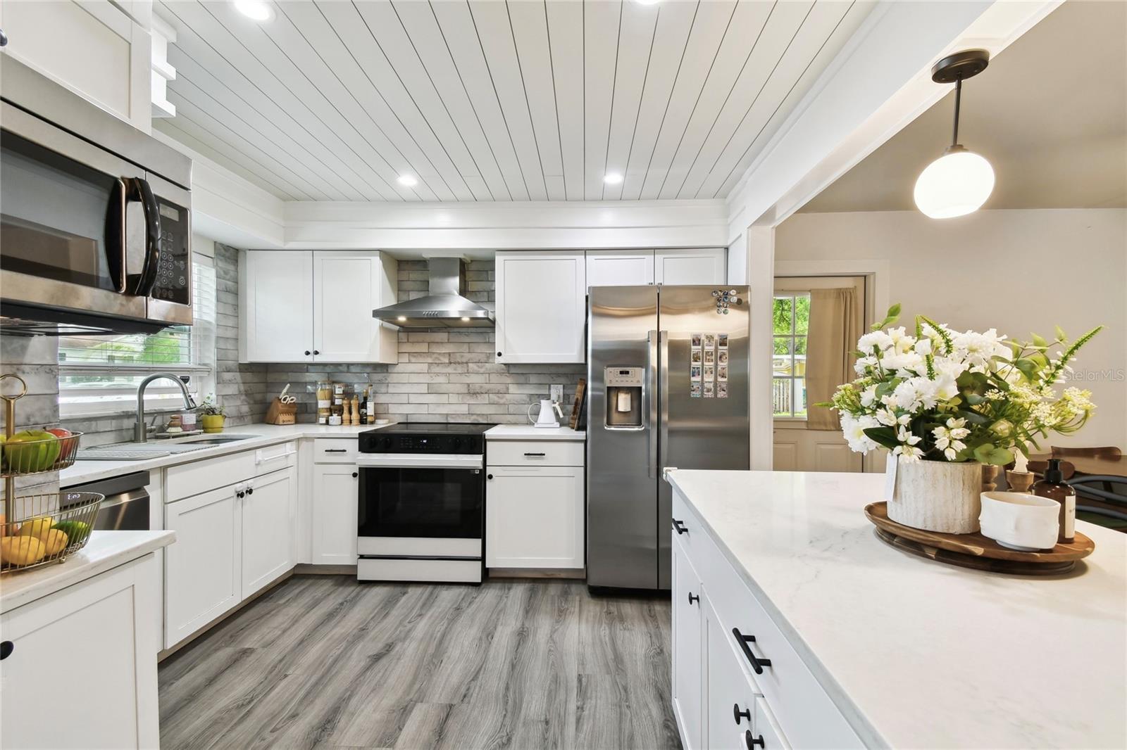 3202 W COACHMAN AVE, TAMPA, FL, 33611