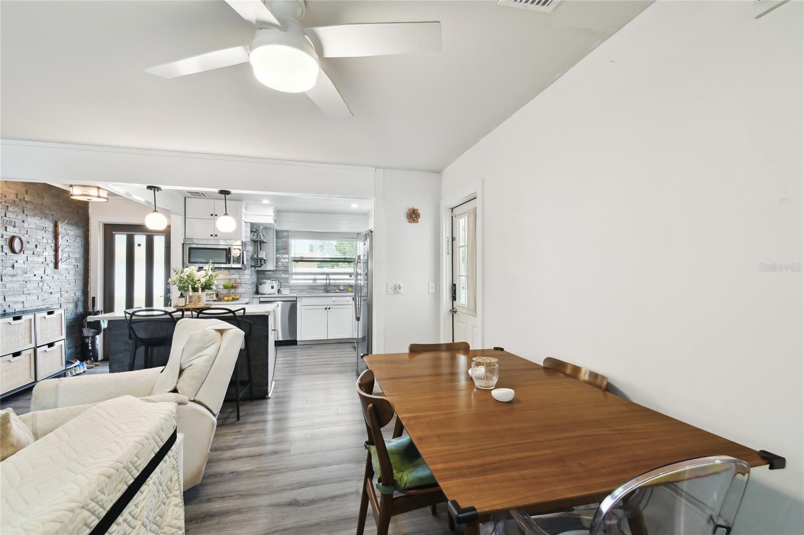 3202 W COACHMAN AVE, TAMPA, FL, 33611